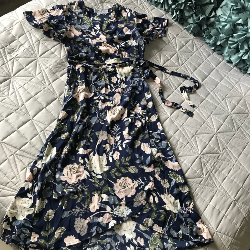 Small: Gorgeous Floral Wrap Dress Flutter Sleeves
